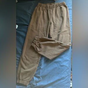 Brandy Melville Brown Sweatpants
OS